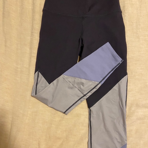 Fabletics Powerhold Leggings | Gray Colorblock | Size S - Picture 2 of 4